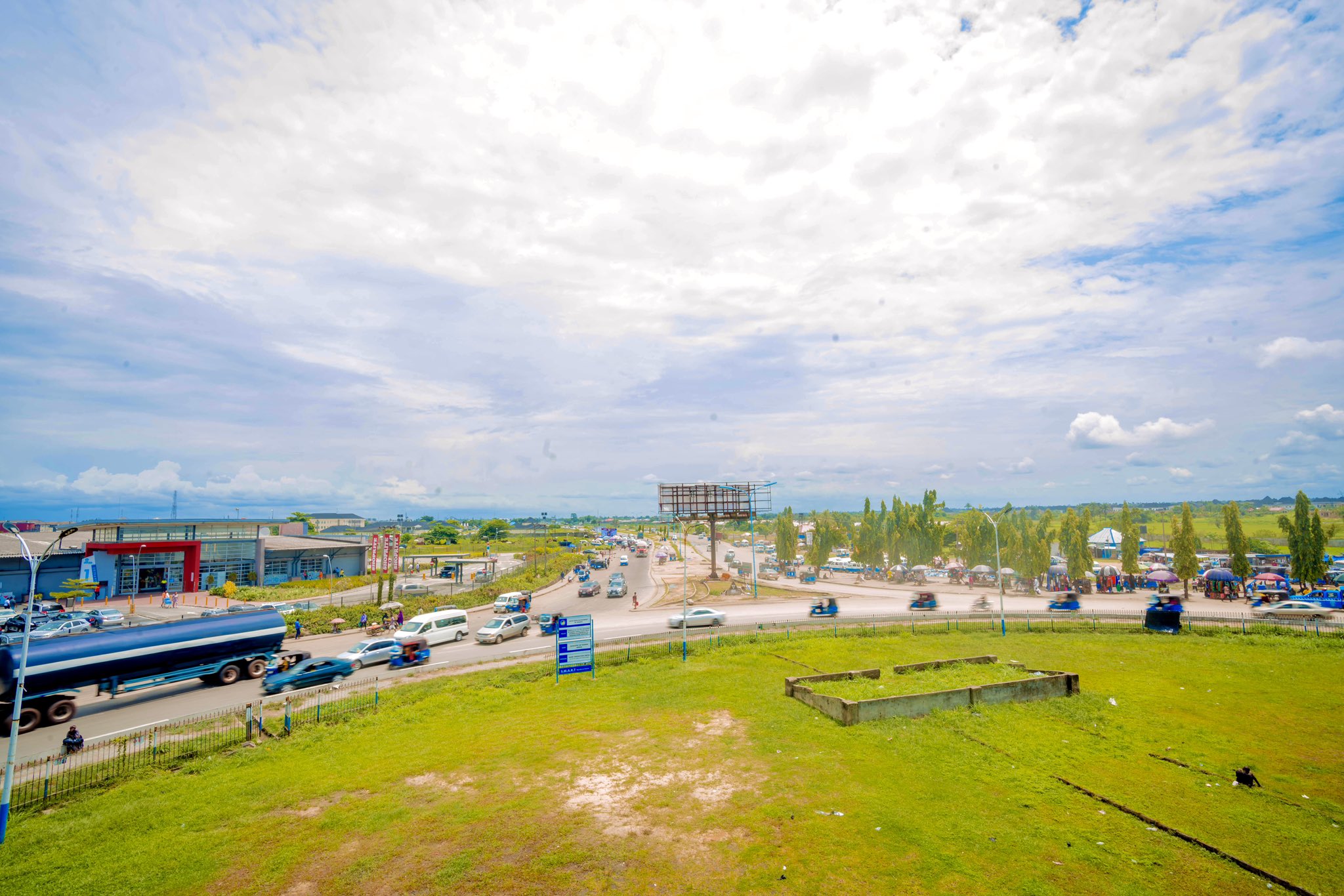 Okowa commissions newly expanded Warri/Sapele road