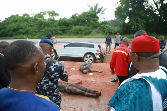 Accident kills 3 persons in Ogwashi-Uku/Kwale road; Deputy Governor, Onyeme stops to rescue survivors