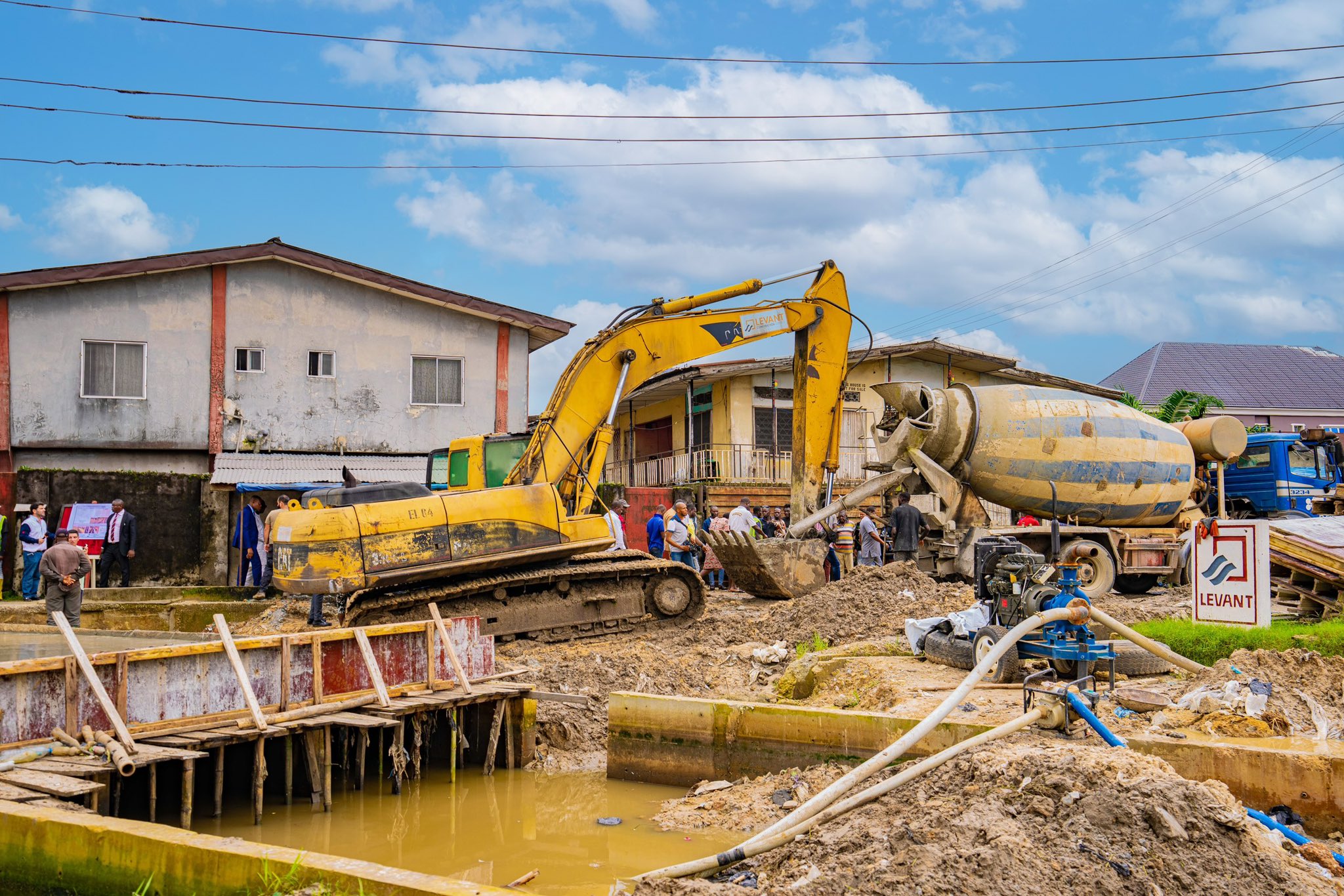 Oborevwori inspection of projects in Warri, Effurun, and environs.