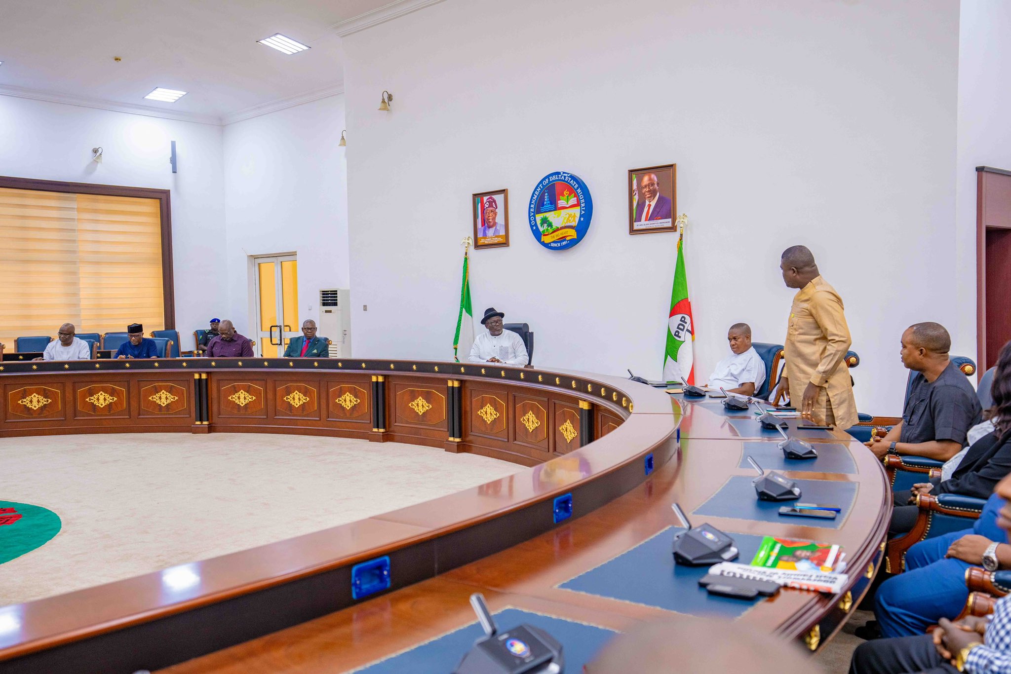 Governor Sheriff Oborevwori, his Deputy, Sir Monday Onyeme and other top Government functionaries receive in audience the leadership of the Nigeria Union of Journalists (NUJ), Delta State Council, led by its Chairman, Comrade Mike Ikeogwu.