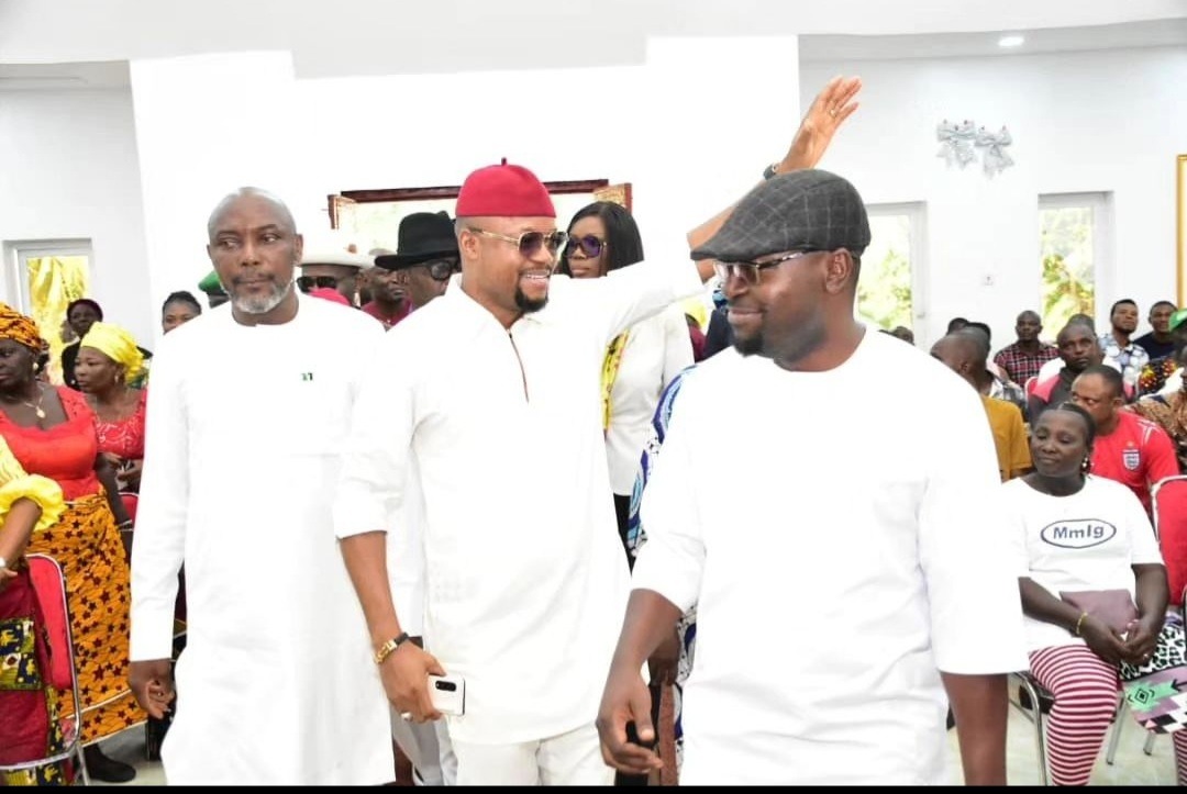 His Royal Majesty, Obi Nduka Ezeagwuna welcomed Majority Leader of Delta State House of Assembly, Hon. Emeka Nwaobi, who was accompanied on the visit by the Deputy Speaker, Mr. Arthur Akpowowo and other lawmakers