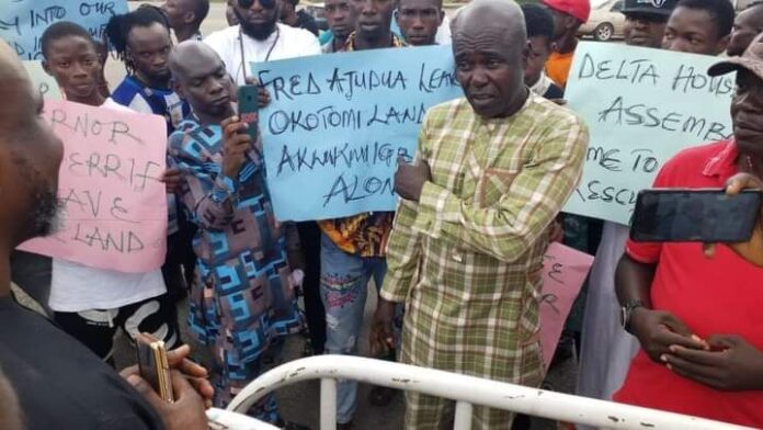 Akwukwu-Igbo community in Oshimili protest to Govt House Asaba over land grabbing