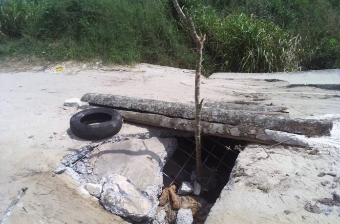 Residents of Enenurhie, Enhwe communities in Isoko beg Delta govt to fix collapsed bridge