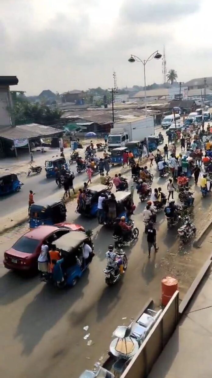 Protest in Ughelli as youths march against police brutality