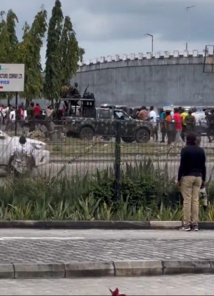 Hoodlums chase peaceful protesters from Effurun Roundabout, Uvwie LGA